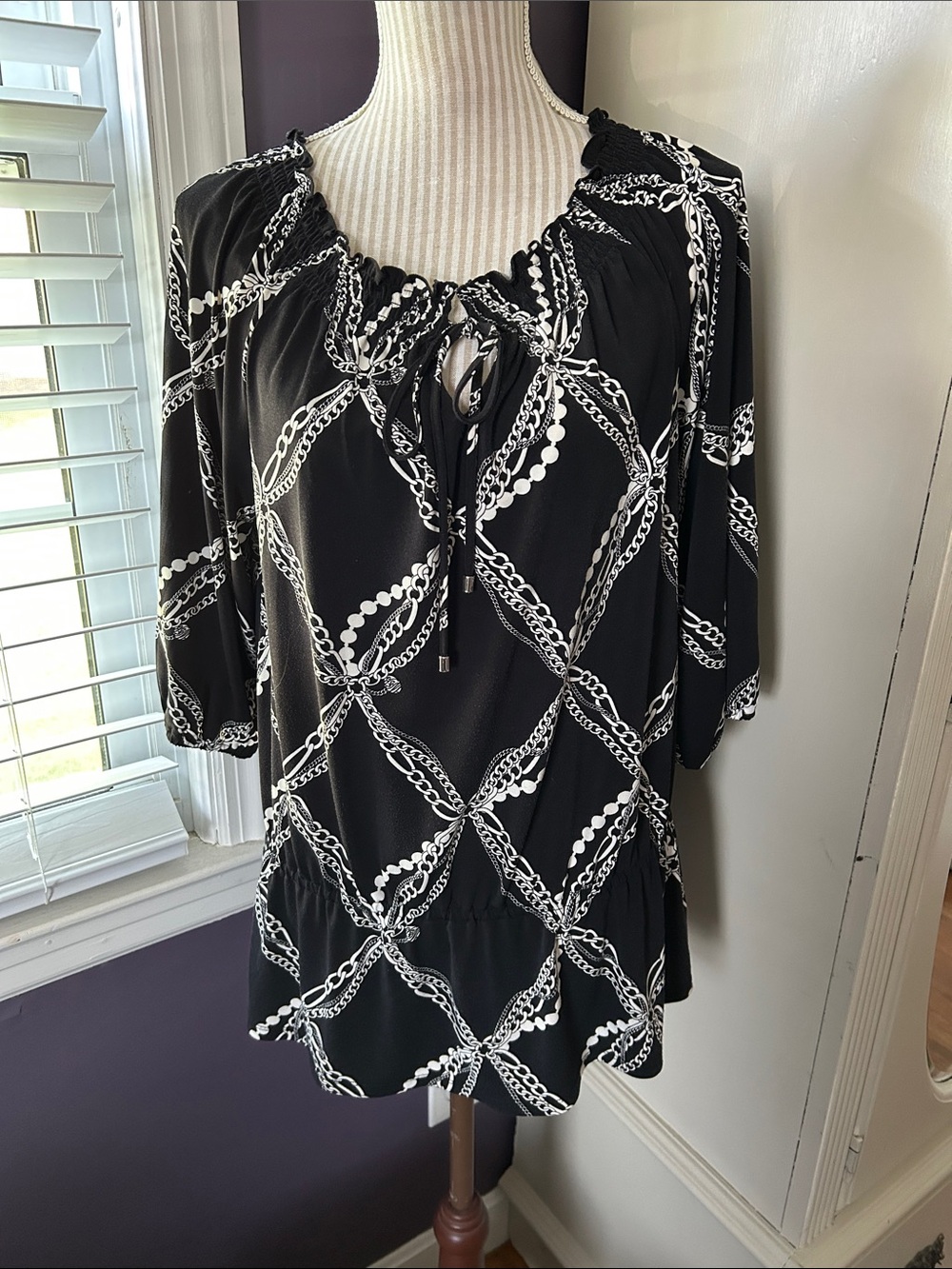 White House Black Market Black & White Chain-Print Peasant Tunic Top